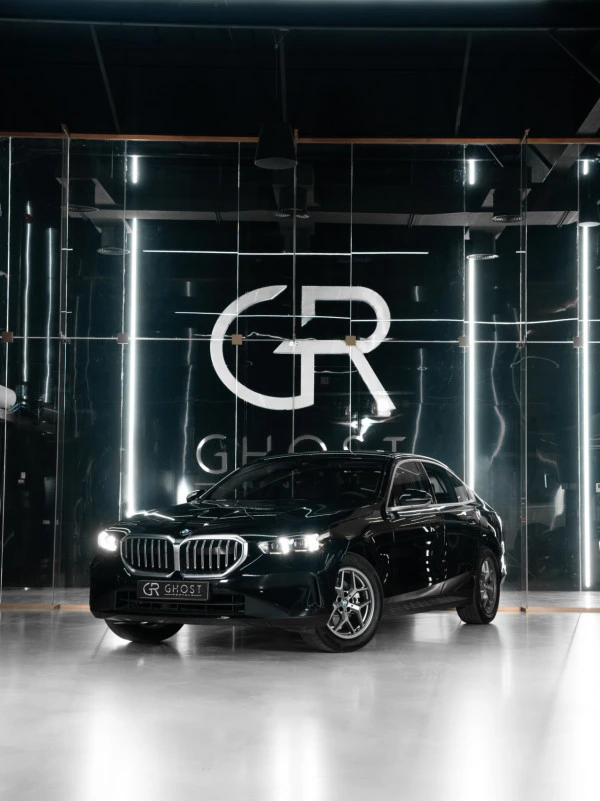  Black BMW 520i Photo 5