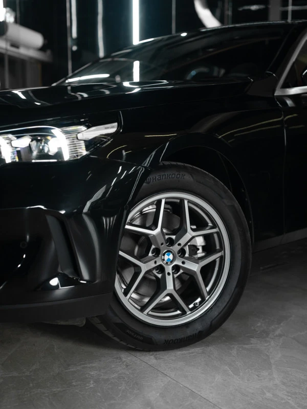  Black BMW 520i Photo 7