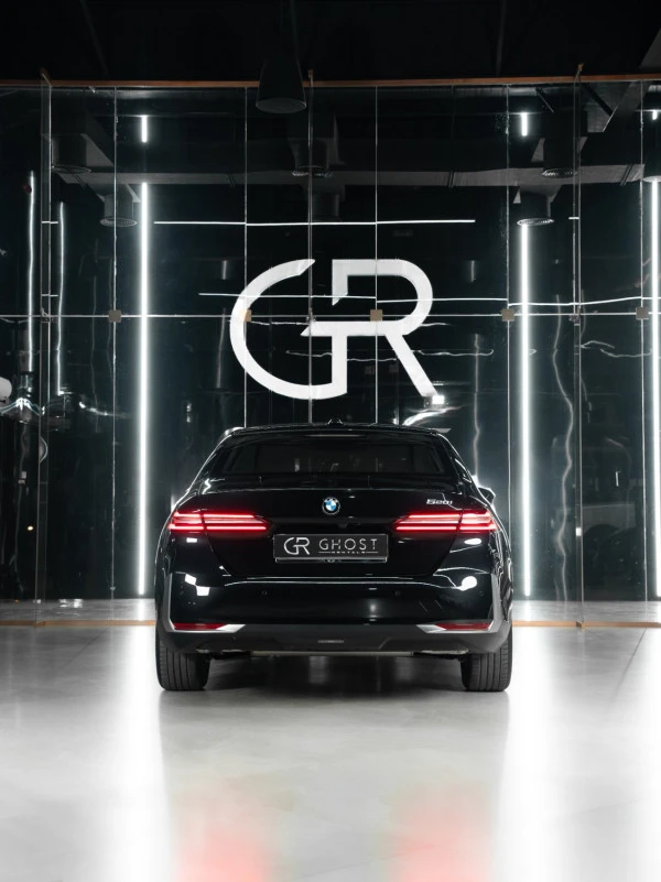  Black BMW 520i Photo 11