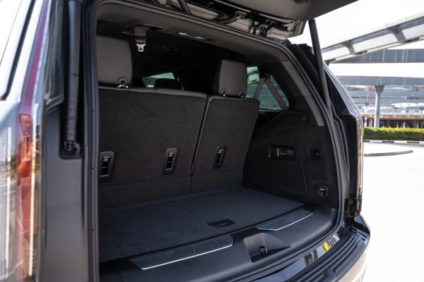  Black Cadillac Escalade Photo 4