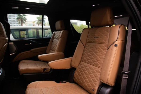  Negro Cadillac Escalade Photo 4