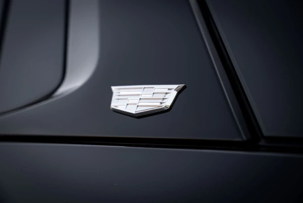  Black Cadillac Escalade Photo 4