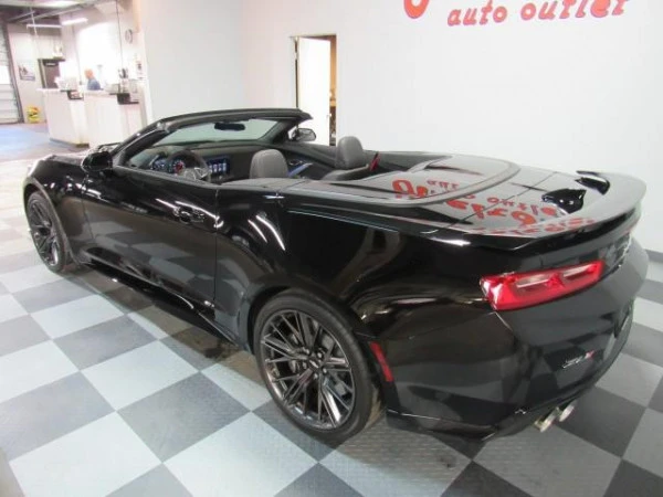  Schwarz Chevrolet Camaro convertible Photo 3