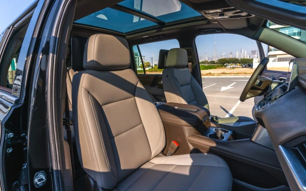  Black Chevrolet Suburban Photo 6