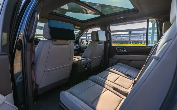  Black Chevrolet Suburban Photo 8