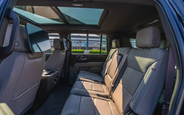  Black Chevrolet Suburban Photo 10