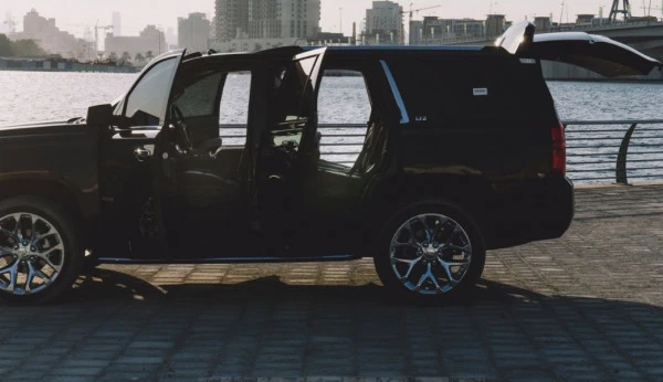  Black Chevrolet Tahoe Photo 2