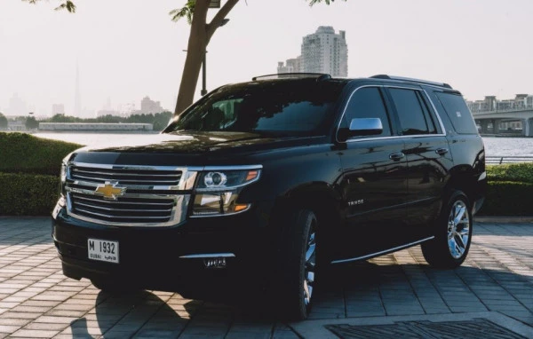  Black Chevrolet Tahoe Photo 3