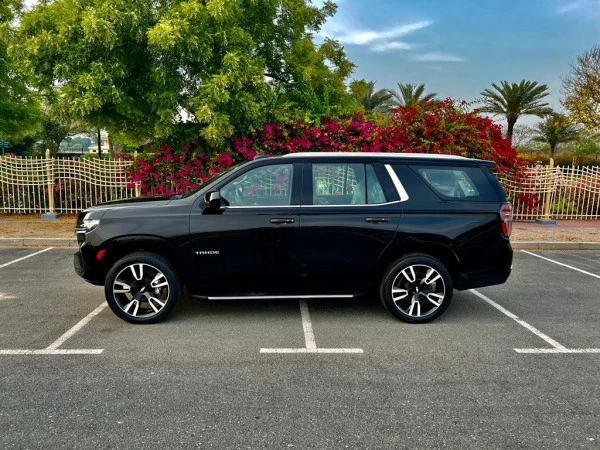 Black Chevrolet Tahoe Photo 2