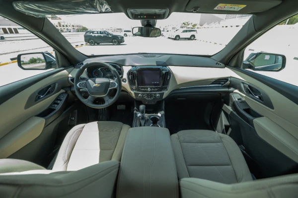  Black Chevrolet Traverse Photo 4