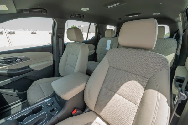  Black Chevrolet Traverse Photo 5