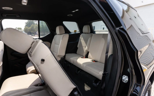  Black Chevrolet Traverse Photo 7