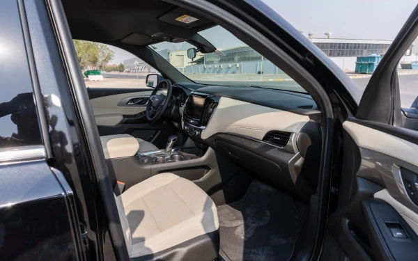  Black Chevrolet Traverse Photo 9