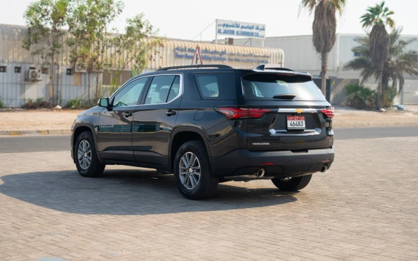  Black Chevrolet Traverse Photo 2