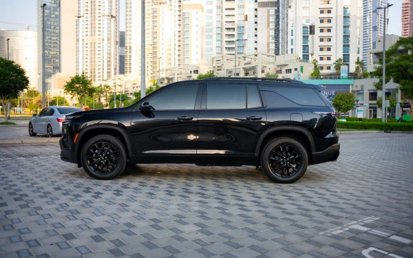  Black Chevrolet Traverse Photo 3
