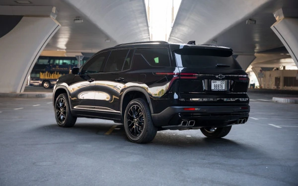  Black Chevrolet Traverse Photo 5
