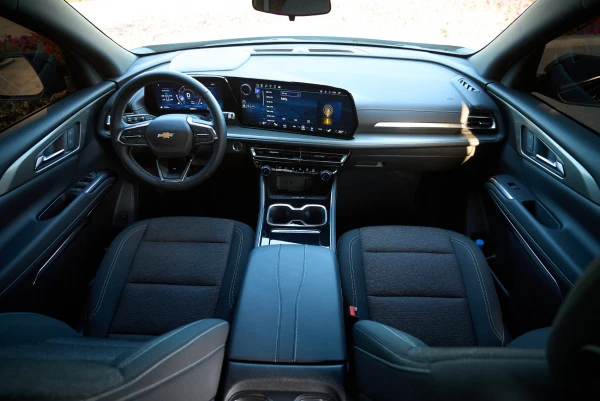  أسود شفروليه ترافيرس Photo 8