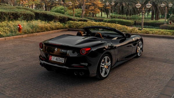  Negro Ferrari Portofino Rosso Photo 4