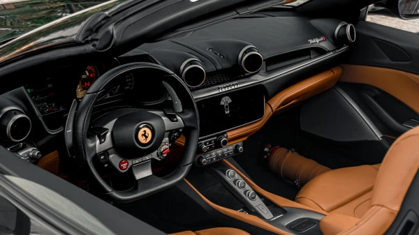  Negro Ferrari Portofino Rosso Photo 6