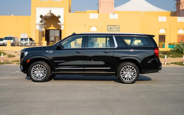  Black GMC Yukon XL Photo 2