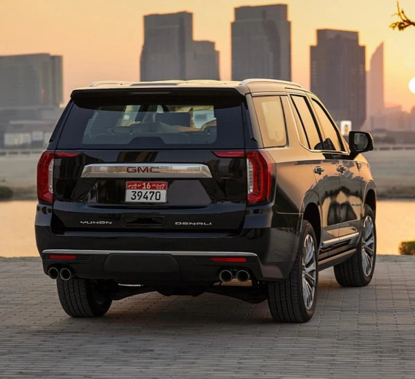  Black GMC Yukon Denali Photo 2