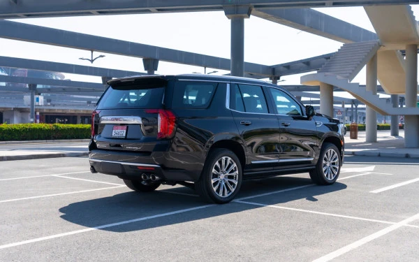  Black GMC Yukon Denali Photo 3