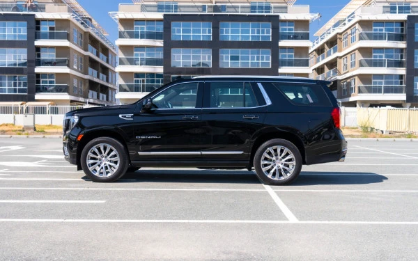  Black GMC Yukon Denali Photo 4