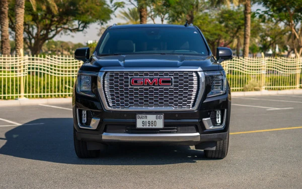  Black GMC Yukon Denali Photo 2