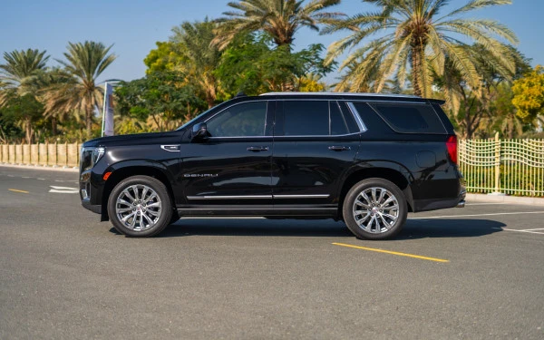 Black GMC Yukon Denali Photo 4