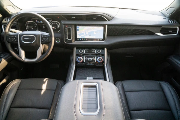  Black GMC Yukon Denali Photo 3