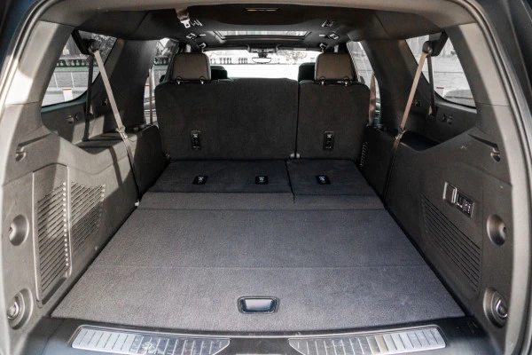  Black GMC Yukon Denali Photo 5