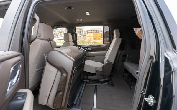  Black GMC Yukon XL SLE Photo 8