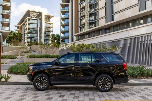  Black GMC Yukon AT4 Photo 2