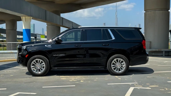  Black GMC Yukon Photo 3