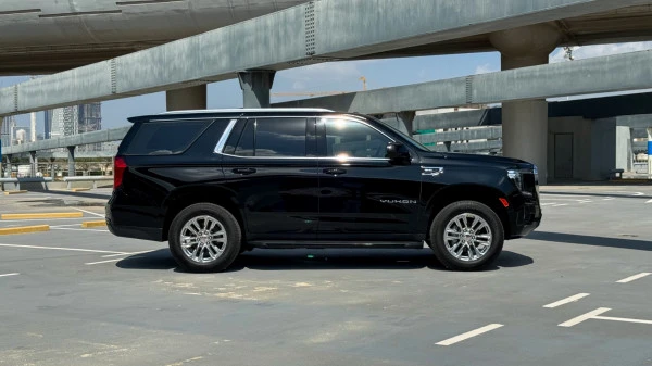  Black GMC Yukon Photo 2