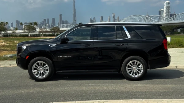  Black GMC Yukon Photo 3