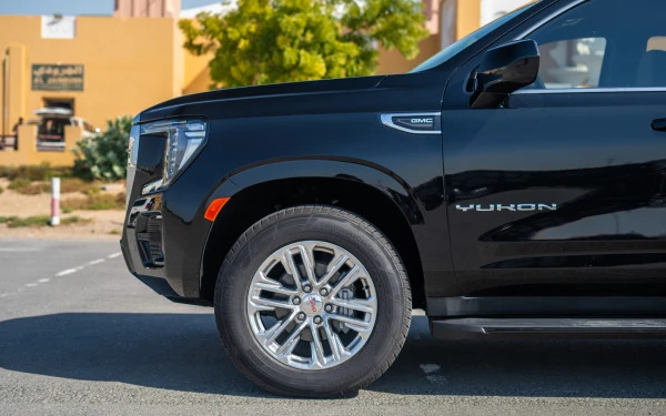  Black GMC Yukon Photo 2