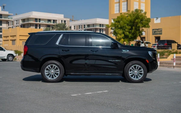  Black GMC Yukon Photo 4