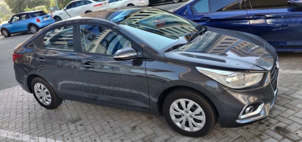  Noir Hyundai Accent Photo 4