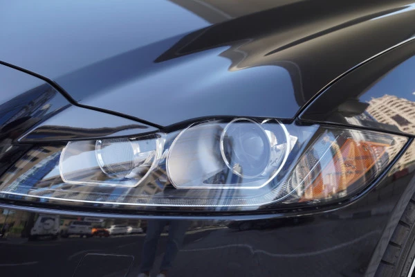  Black Jaguar XF Photo 8