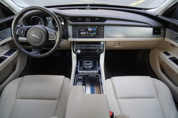  Nero Jaguar XF Photo 4