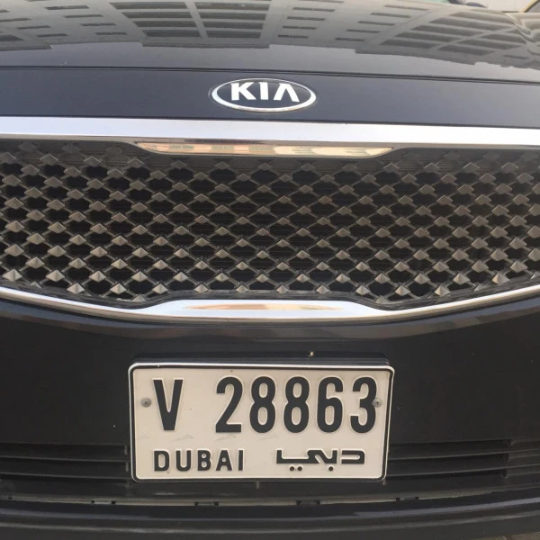  Negro Kia Cadenza Photo 2