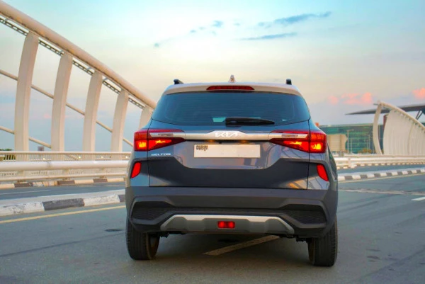  Black KIA Seltos Photo 4