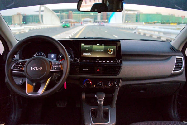  Black KIA Seltos Photo 5