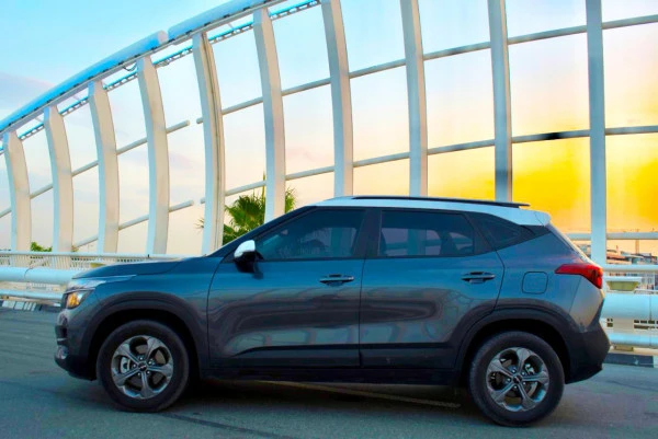  Black KIA Seltos Photo 7