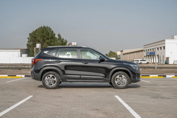  Black KIA Seltos Photo 2