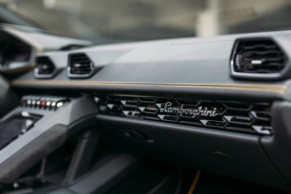  Black Lamborghini Evo Spyder Photo 4