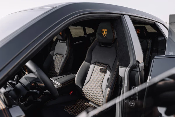  Black Lamborghini Urus MY20 Photo 8