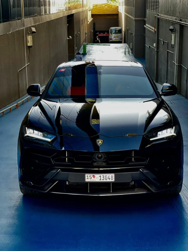  Black Lamborghini Urus Photo 3