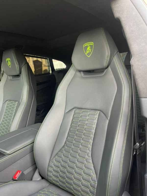  Black Lamborghini Urus Photo 5